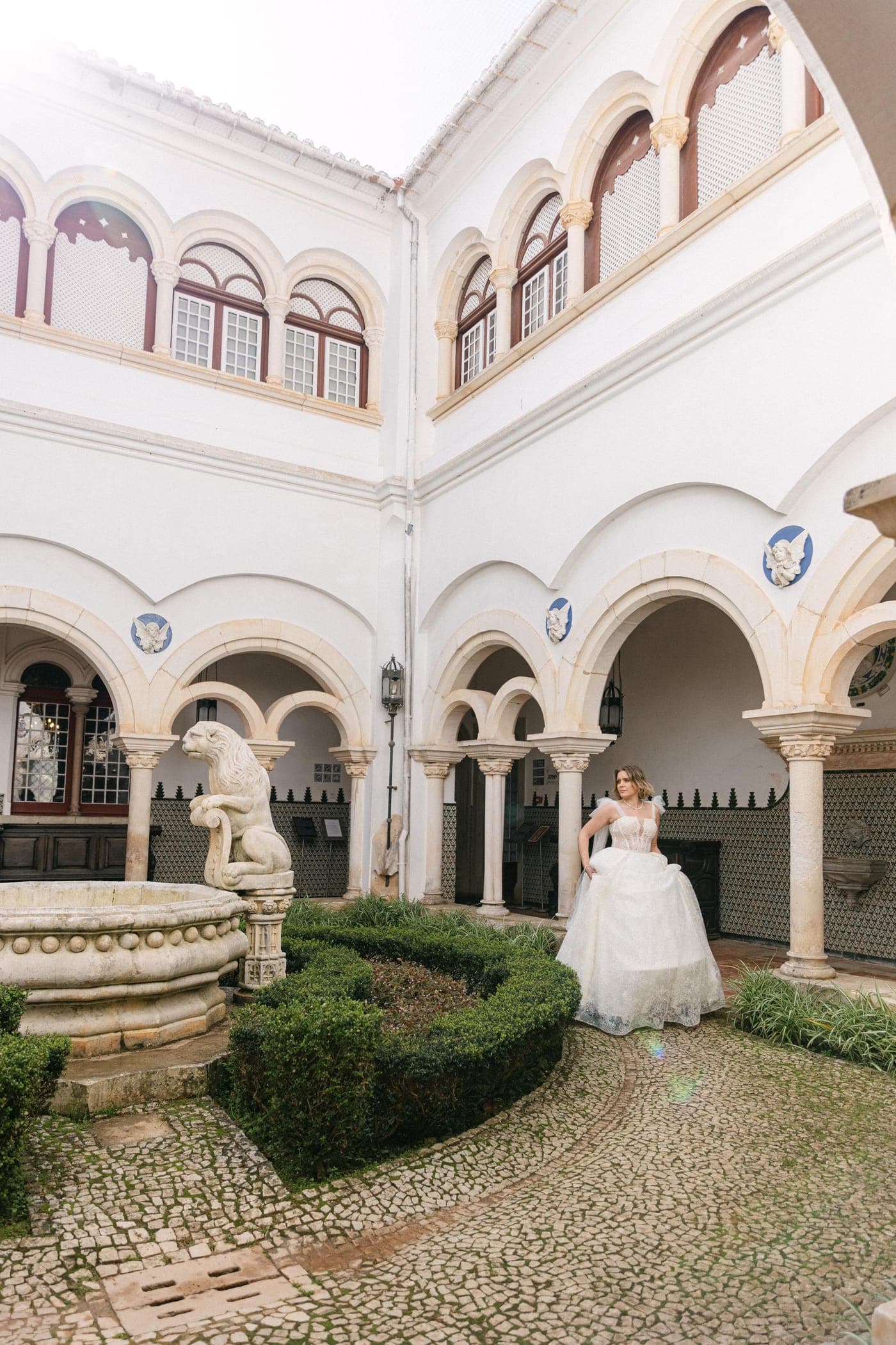 The palace courtyard, gown at the centre of the arcade
