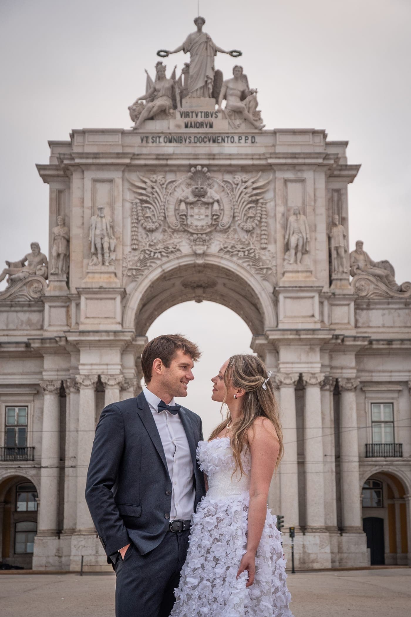 The couple in the empty square