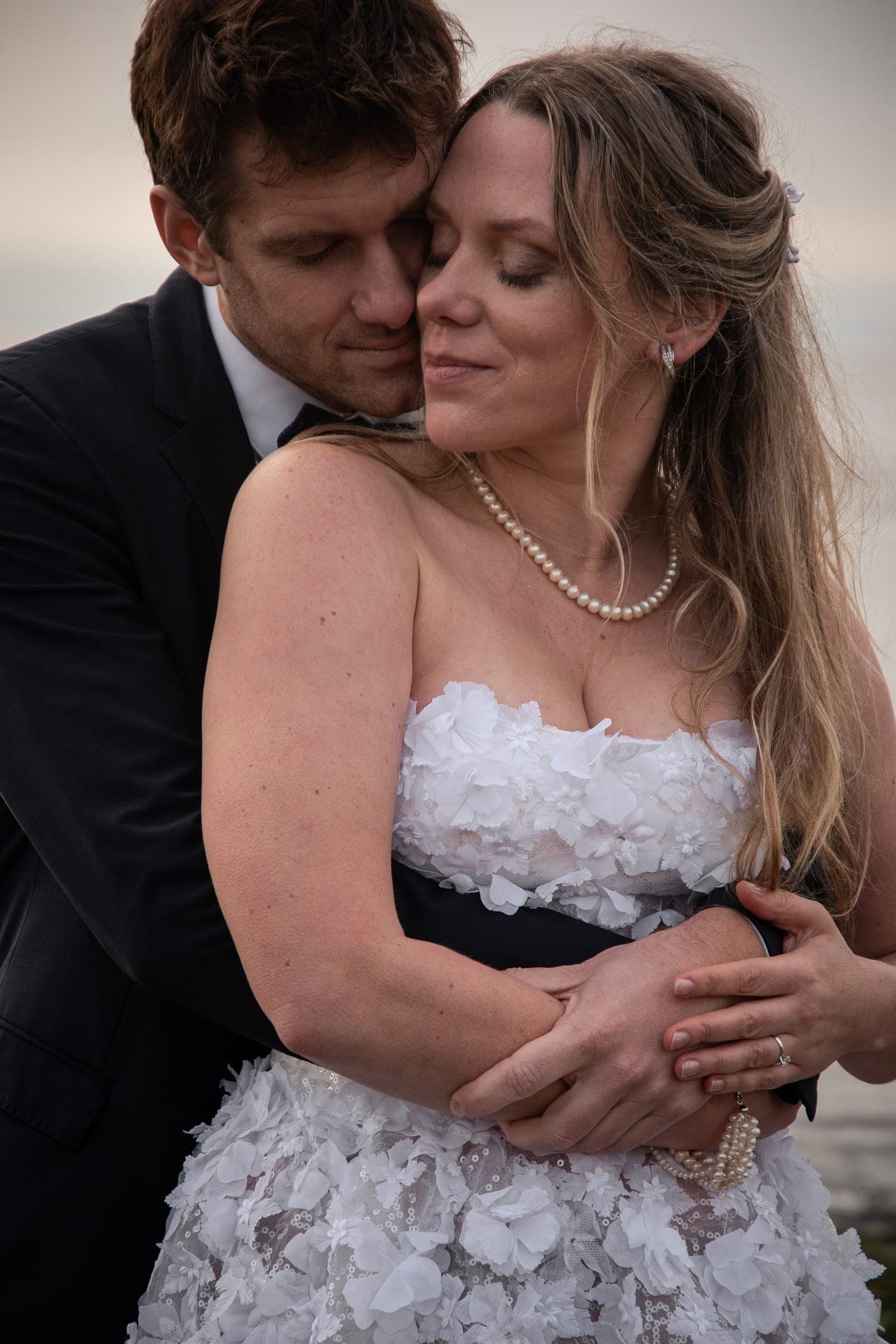 The embrace at Cais das Colunas