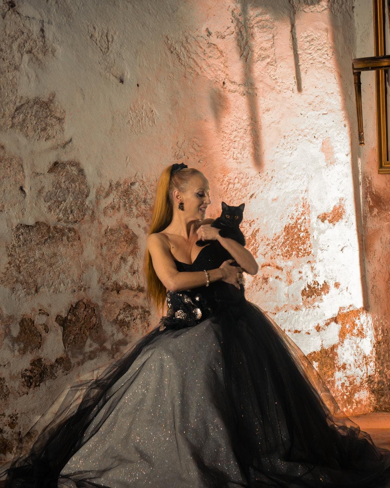 Black tulle over silver, in movement