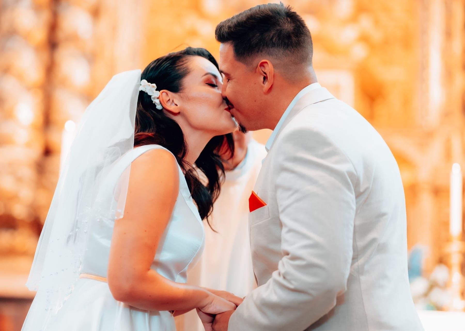 Exchanging rings at the altar